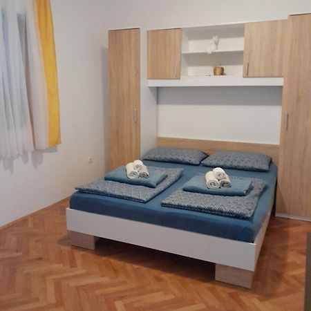Apartman Larus Starigrad Paklenica Bagian luar foto
