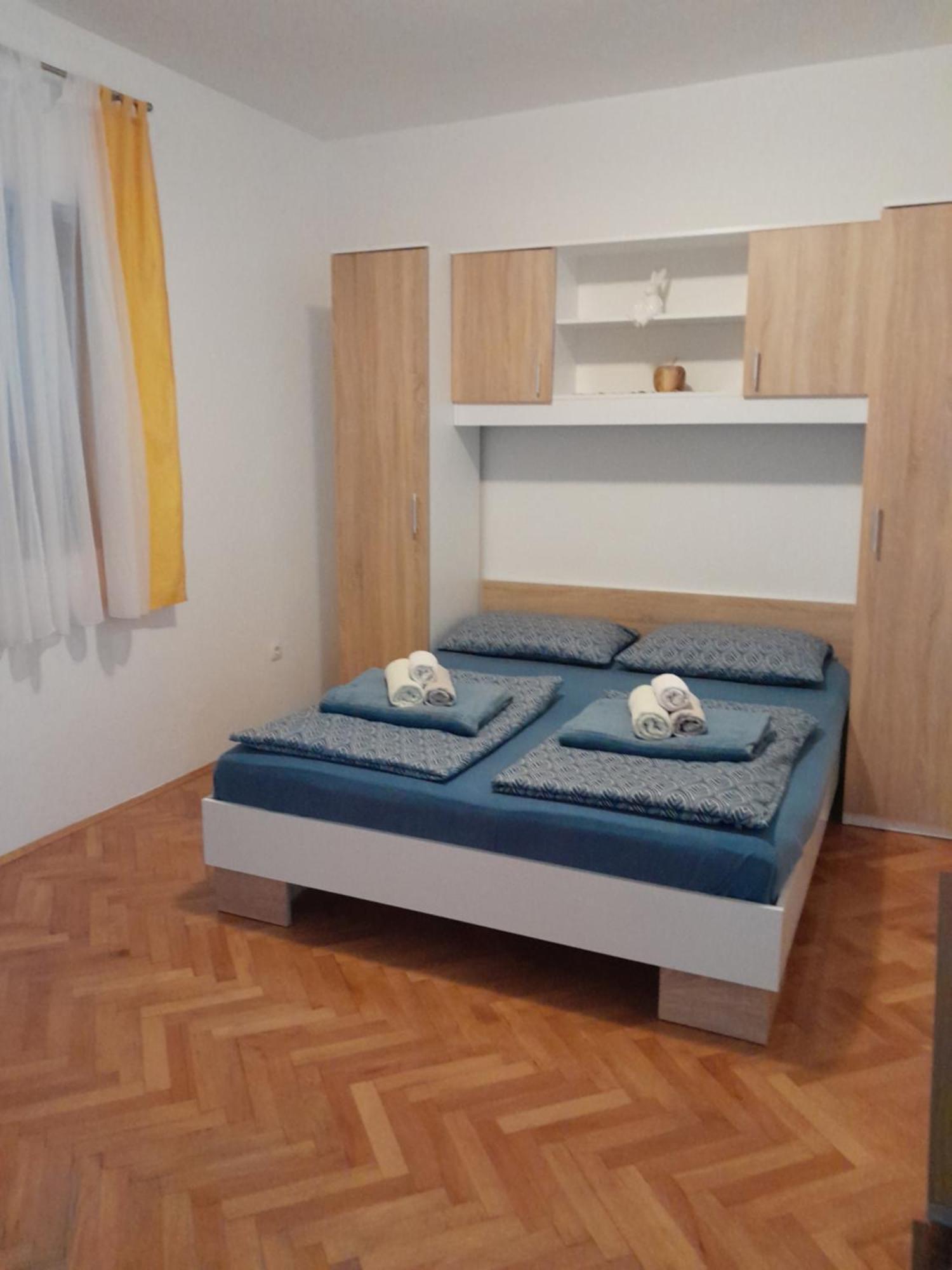 Apartman Larus Starigrad Paklenica Bagian luar foto