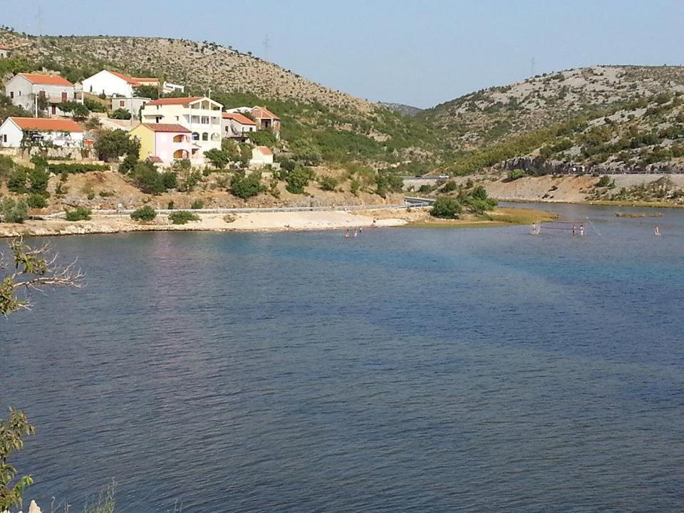 Apartman Larus Starigrad Paklenica Bagian luar foto